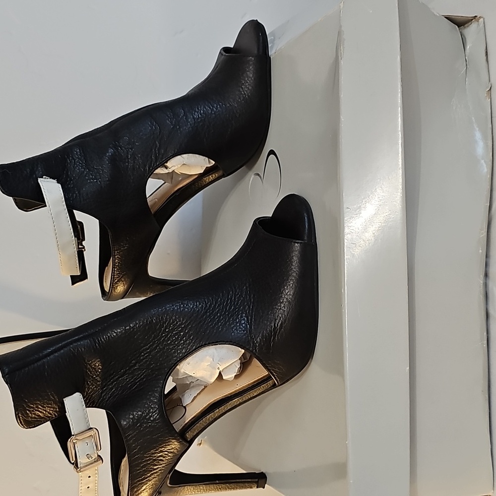 Jessica Simpson Manali Black/Soft White Grainy Leather Pumps Heels sz 7.5